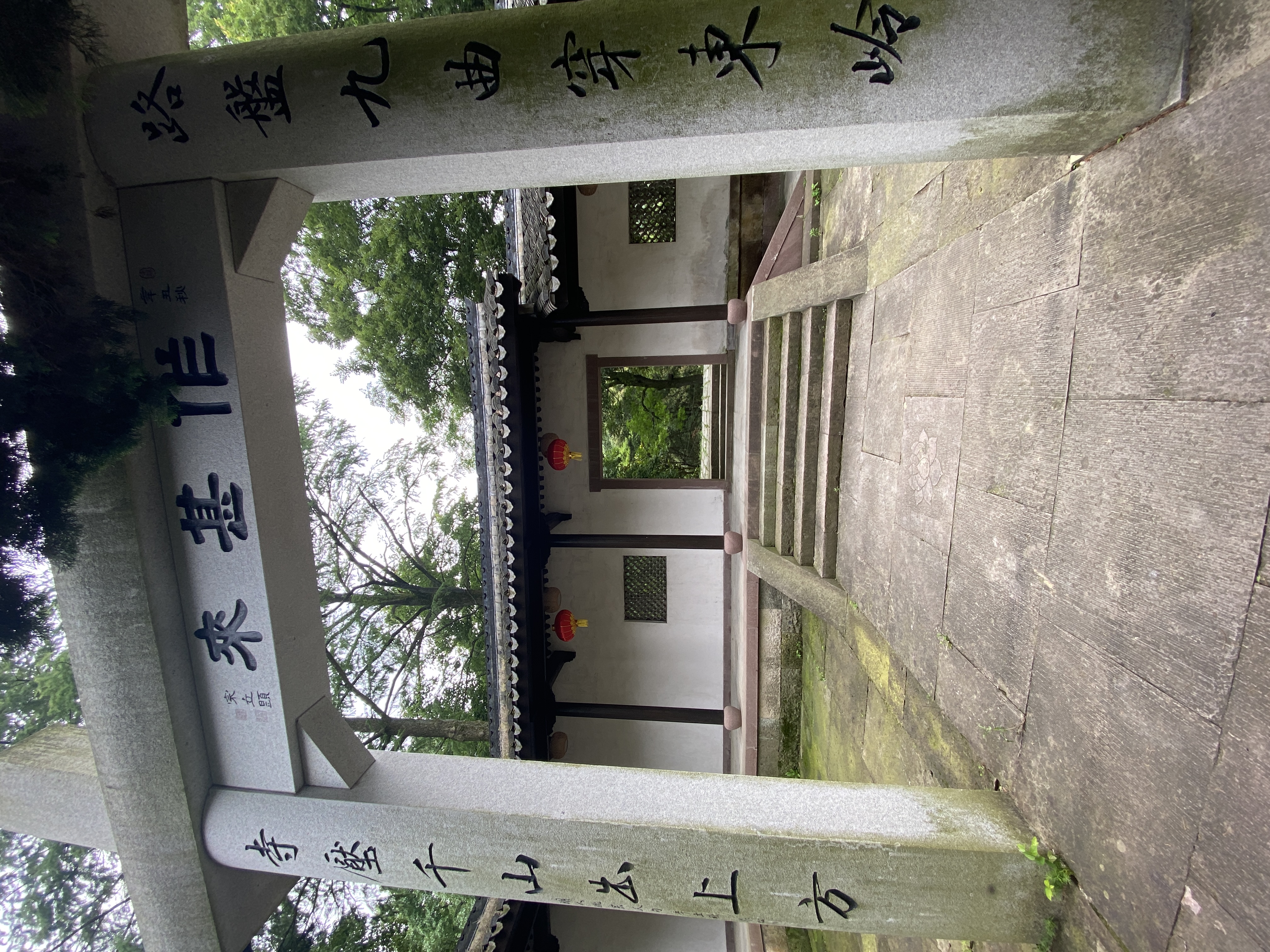 五磊讲寺何处来石门